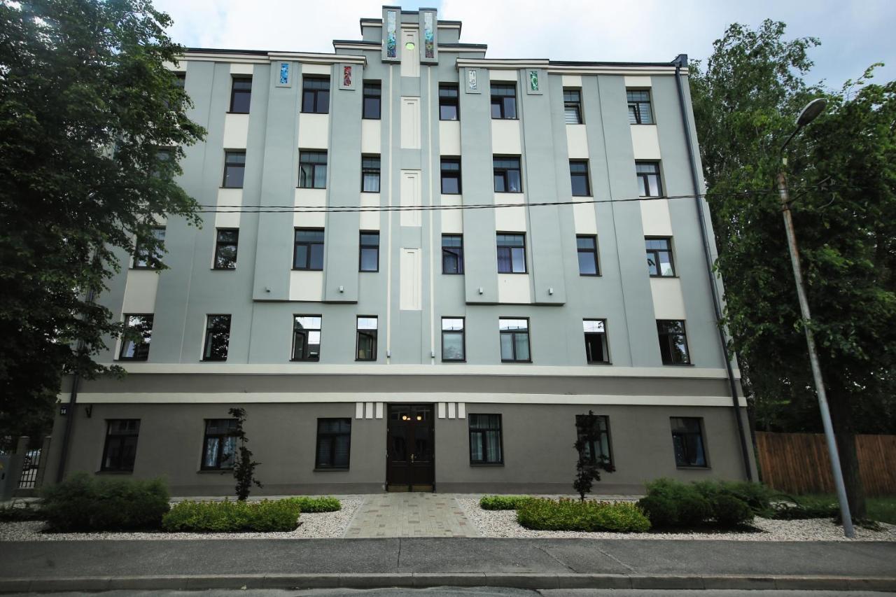 Comfortable Design On Vilanu With Parking Апартамент